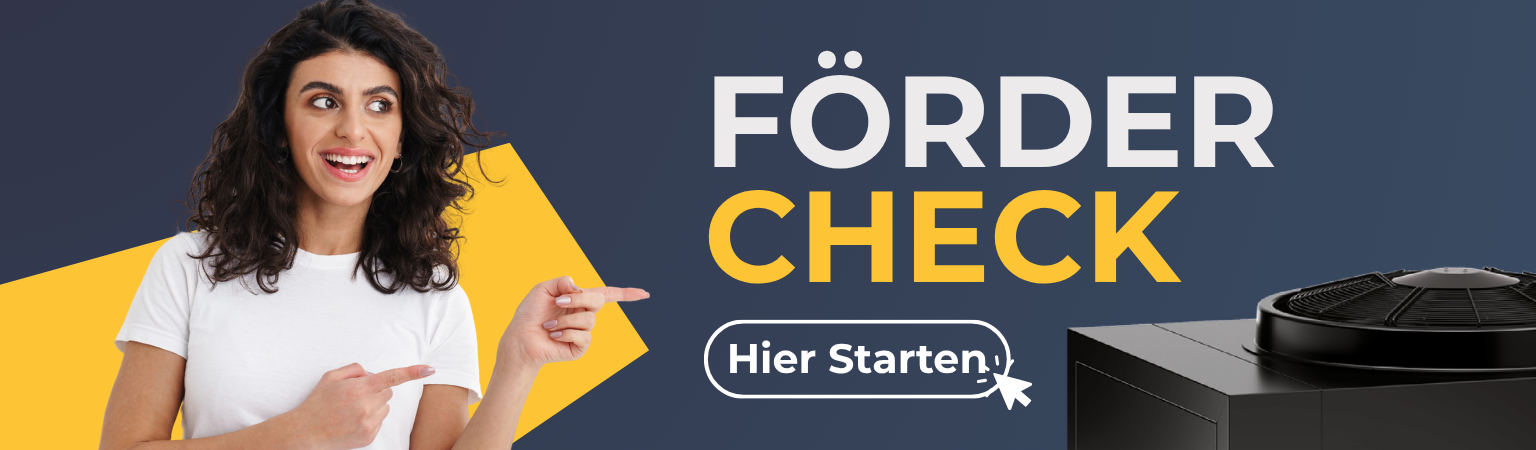 Fördercheck Frau zeigt auf Fördercheck Button